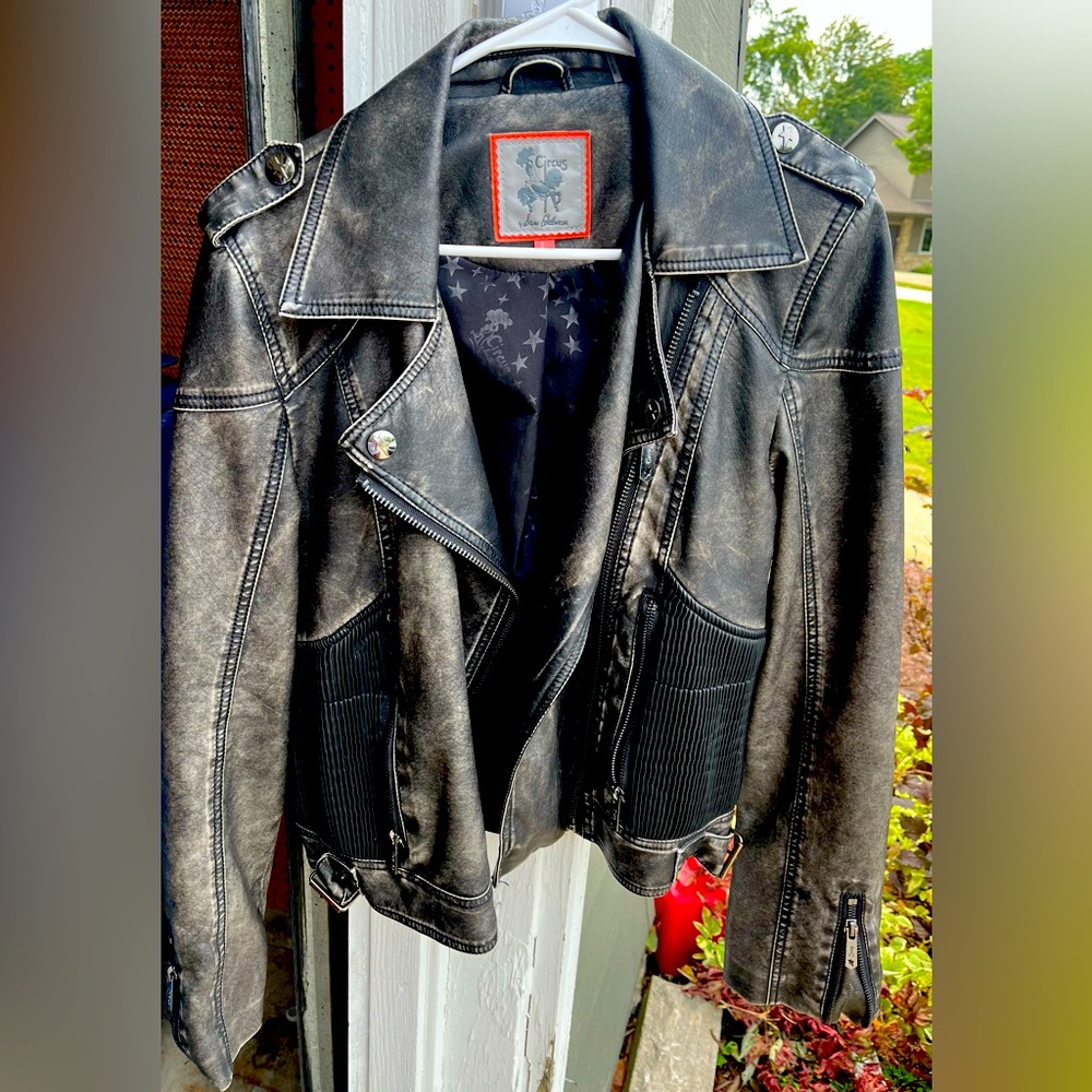 Sam Edelman women’s leather jacket with bomb detailing. Excellent condition.